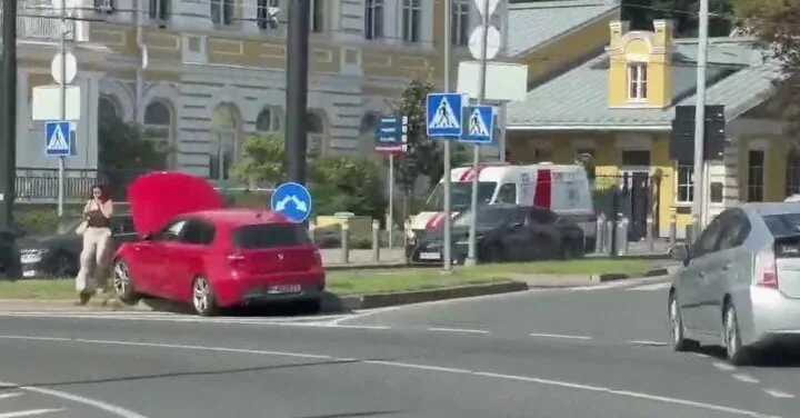 In Vilnius, after a collision with a "Lexus," a BMW climbed onto the curb