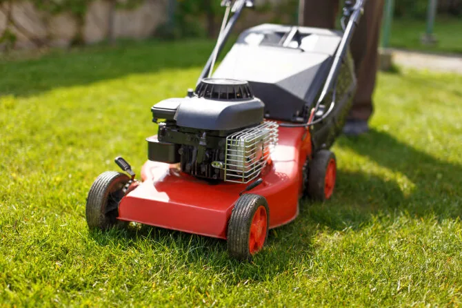 123RF.com photo/Lawn mower