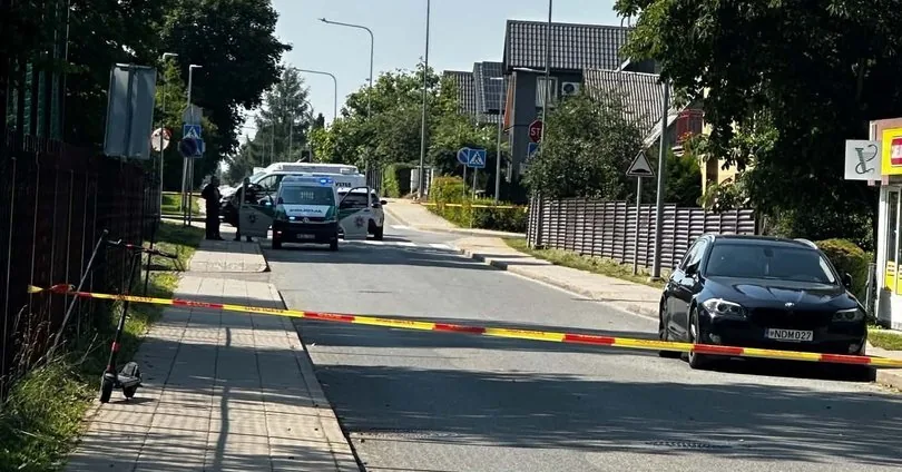 Police commotion in Lentvaris: officers arriving due to a conflicting man blocked the street