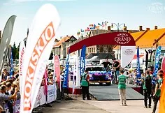 „Rokiškio Grand Rally 2026“ starto podiumas