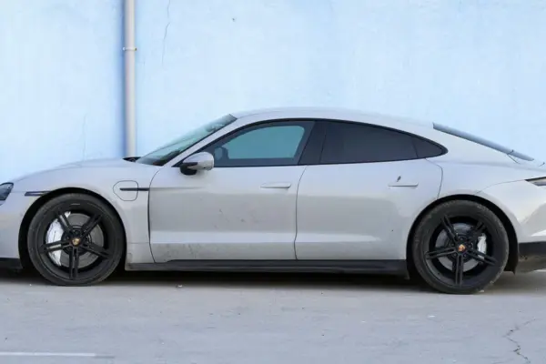 Press: "Porsche" will discontinue production of its flagship electric car