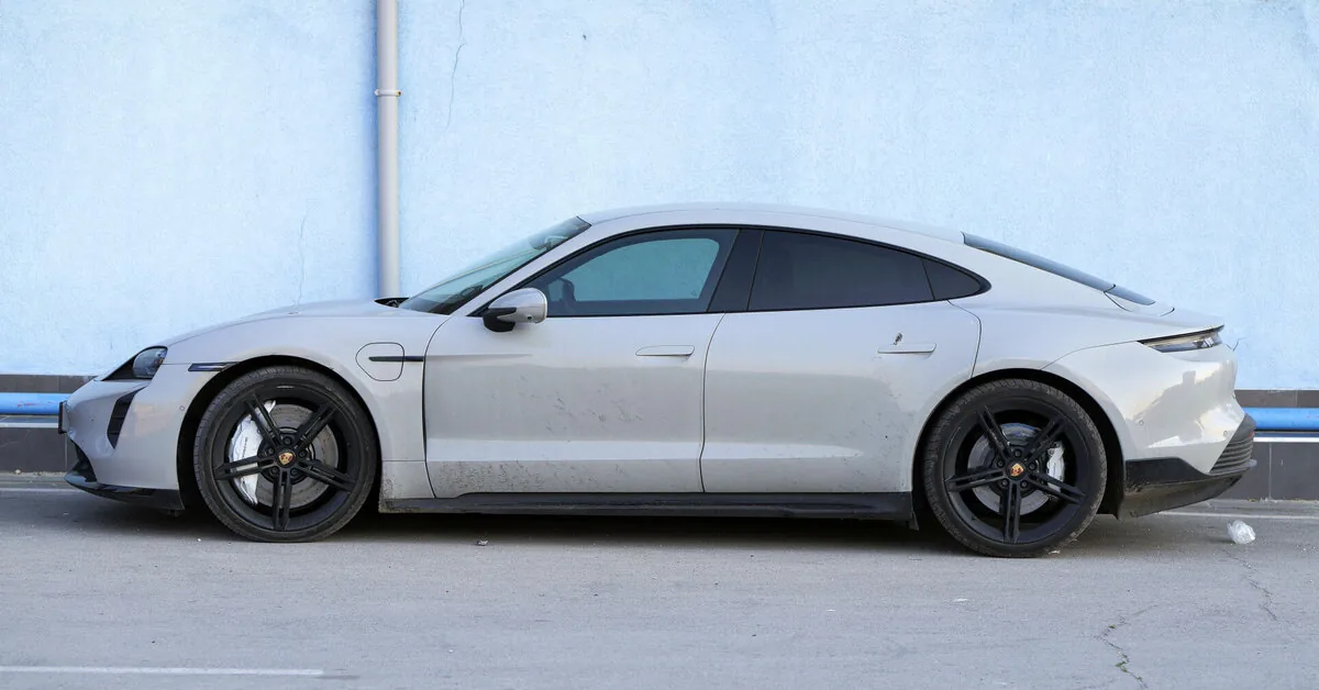 Press: "Porsche" will discontinue production of its flagship electric car