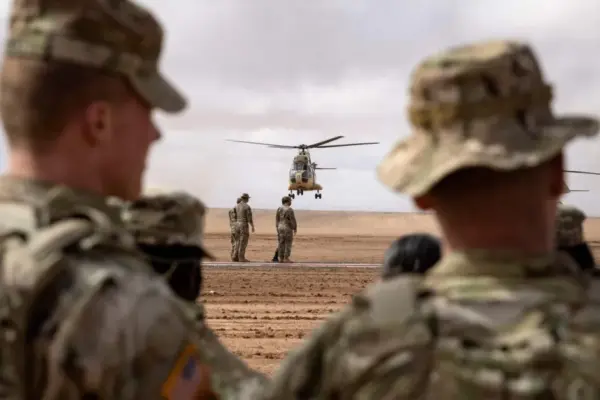 NBC: Trumpas considers withdrawing 25,000 US troops from Europe