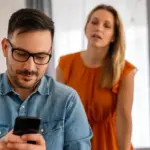 Not yet going "left," but the danger is already visible: relationship expert identified an important sign