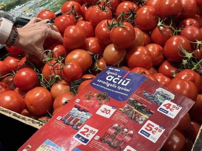 „Maxima“ nuotr./„Ačiū“ savaitės kainos: šokoladas „Milka“ – 1,29 Eur, šviežiai „Vilniaus paukštyno“ paukštienai – 20 proc. nuolaida, akį traukia ir nukaltų kainų skirtumai