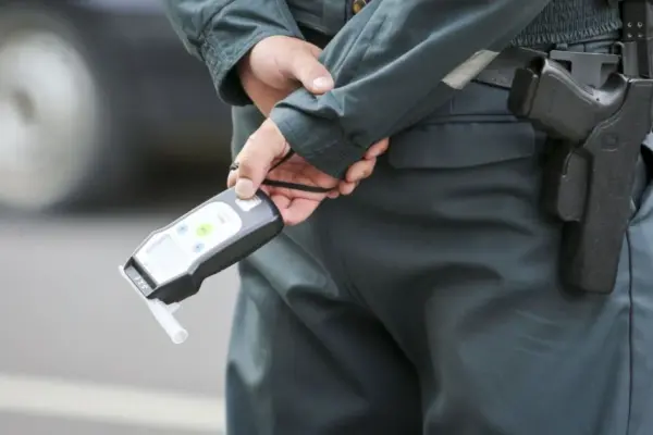 Vilniuje neblaivus vairuotojas apgadino tris automobilius ir atitvarus