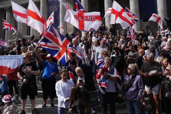 Portsmouth clashes between UK immigration opponents and their opponents