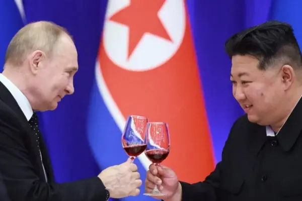 Kim Jong Unas parašė laišką Vladimirui Putinui