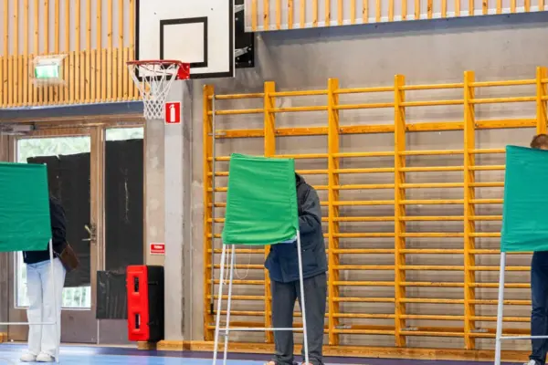 Apklausos: Švedijos rinkimuose pirmauja kairioji opozicija, kraštutinė dešinė praranda pozicijas