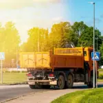 Trakų rajone pro namus lekia sunkvežimiai: ką sako Seimo kontrolierė?