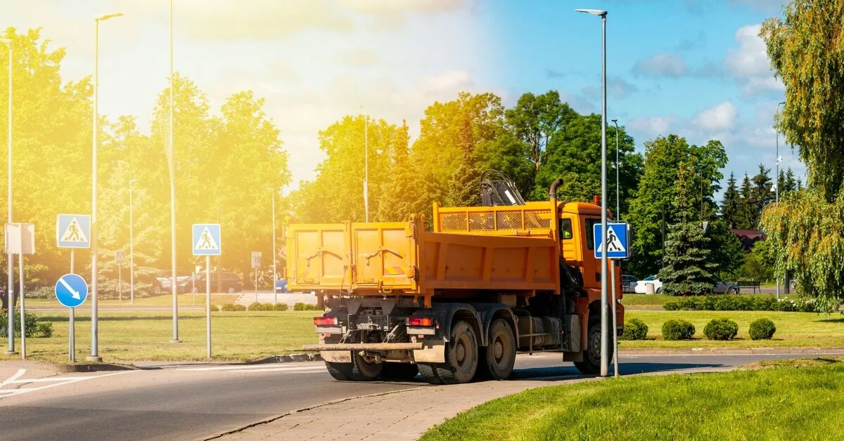 Trakų rajone pro namus lekia sunkvežimiai: ką sako Seimo kontrolierė?