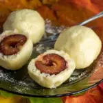 These plum dumplings are like at grandma's: the secret lies in the dough