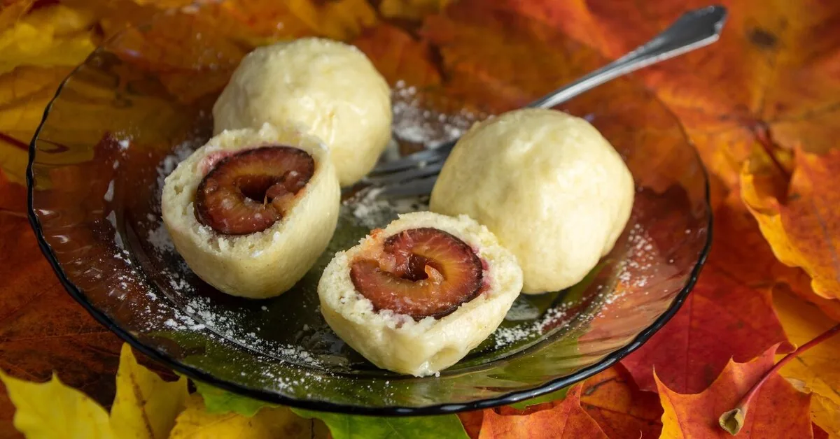 These plum dumplings are like at grandma's: the secret lies in the dough