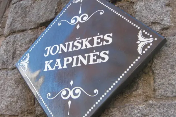 Klaipėdoje dažais išterliotas paminklas