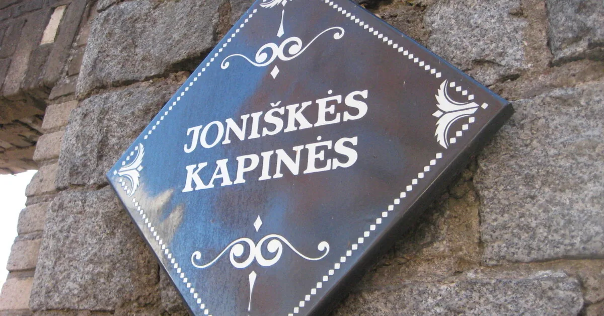 Klaipėdoje dažais išterliotas paminklas