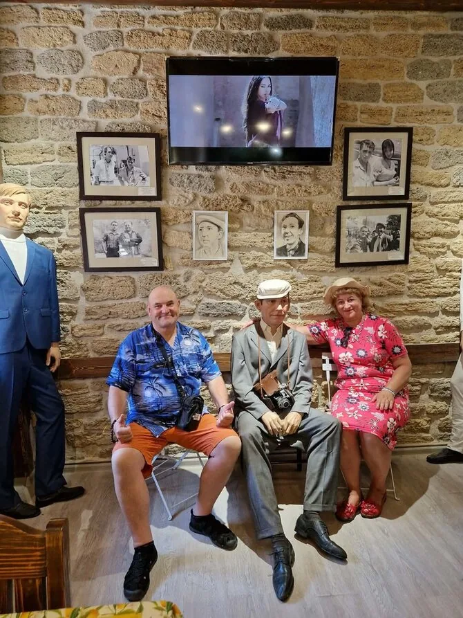 Personal archive photo / With Yuri Nikulin's mannequin