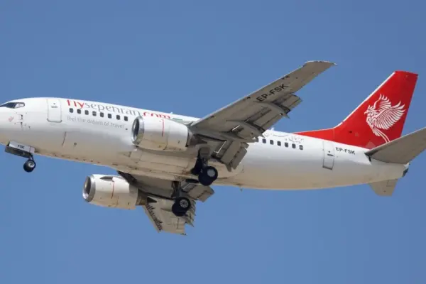 Passengers screamed in horror: the ceiling started collapsing on the flying Iran Air plane