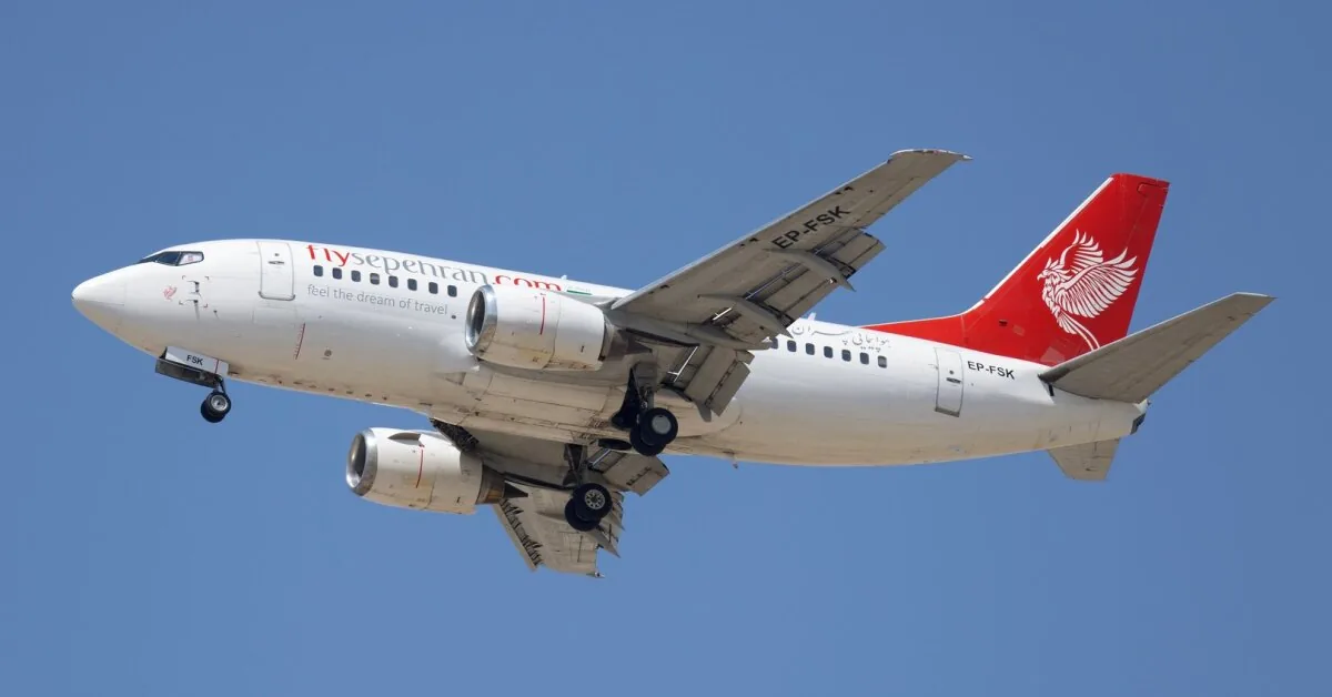Passengers screamed in horror: the ceiling started collapsing on the flying Iran Air plane