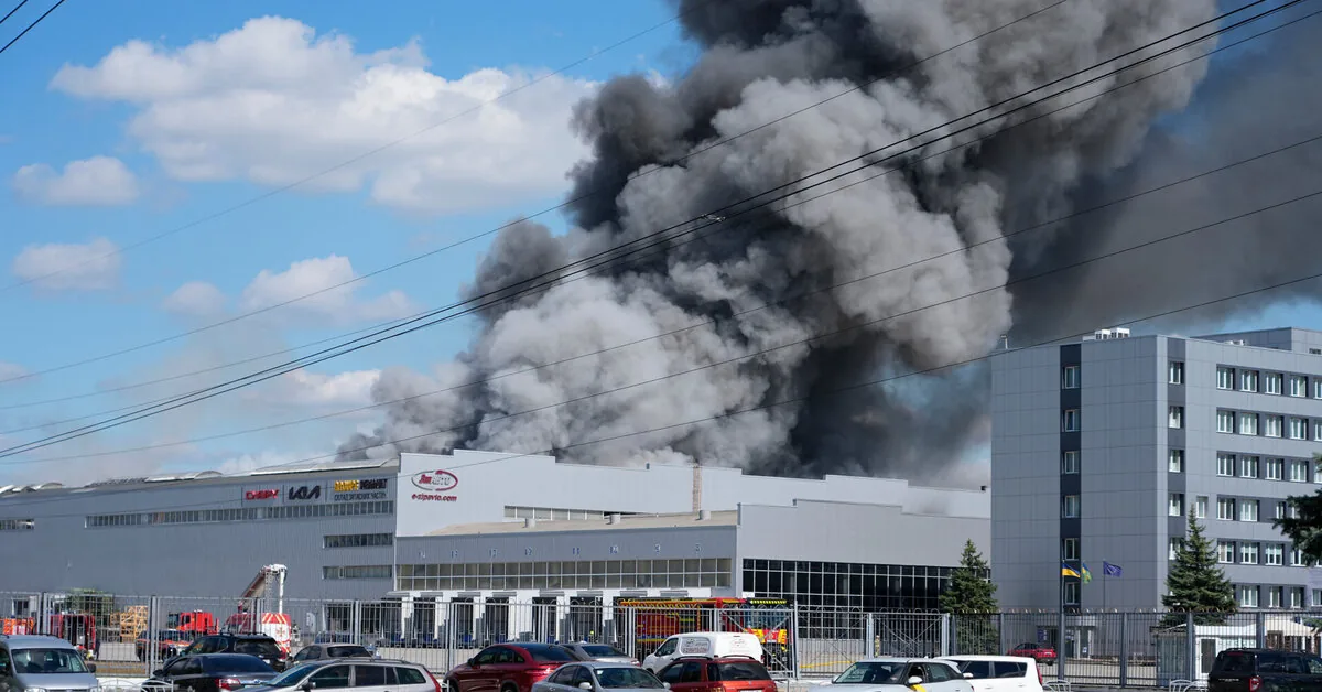 Moscow and Kyiv threaten to increase stakes, two Ukrainian civilians killed in Russian strikes