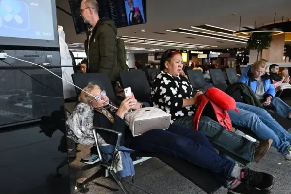 Zelensky's warning to Russia succeeded: the first airlines are suspending all flights to Moscow