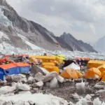 Tourists' urine melts the Everest glacier: the scale determined by scientists is staggering