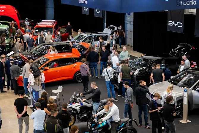 Patricija Adamovič / BNS nuotr./Antra diena Auto Expo Vilnius parodos