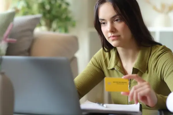 Rent or parents' home? Why independent living becomes a luxury for young people