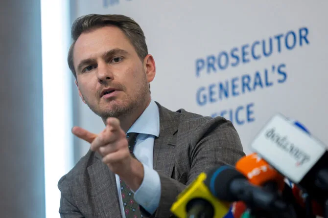 Ruslanas Kravčenka / Thomas Peter / REUTERS