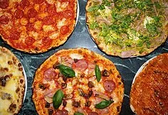 At the 'Forno di Martino' restaurant in 'Ogmios miestas', pizza romana is baked – the graceful sister of traditional Italian pizza: why you will want to weave a romance with it?
