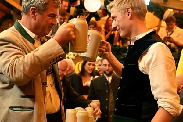 Miunchene merui atidarius pirmąją alaus statinę prasidėjo „Oktoberfest“