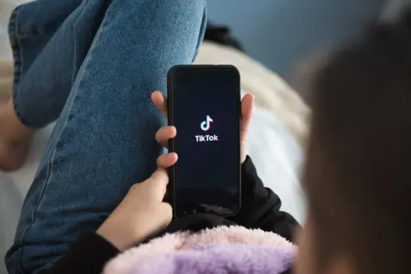 Young people learn about finance on TikTok: when do tips become risky?