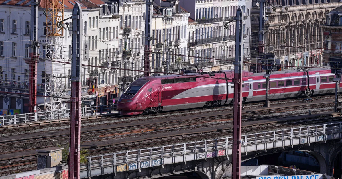 Man detained at Brussels train station with an automatic rifle