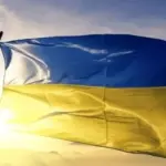 Vilniaus centre Ukrainos vėliavą nulaužę vyrai uždaryti į areštinę