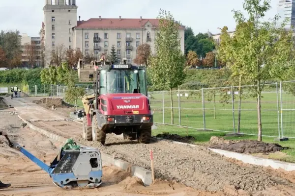 In the meadow of the White Bridge – changes: an entrance for service vehicles is being installed