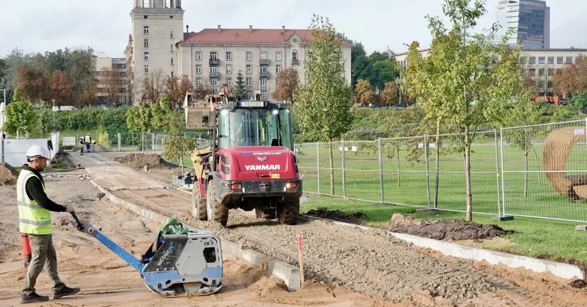 In the meadow of the White Bridge – changes: an entrance for service vehicles is being installed