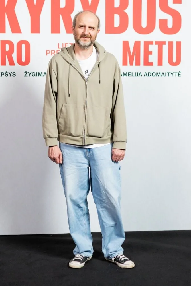 Roberto Riabovo / BNS nuotr./Dramos „Skyrybos karo metu“ premjera