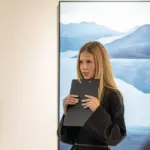 „Sometimes longing begins before saying goodbye“: young painter's exhibition about moments that become memories