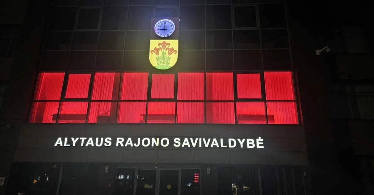 This evening, the buildings of Lithuanian cities will be painted red: behind it lies a noble goal