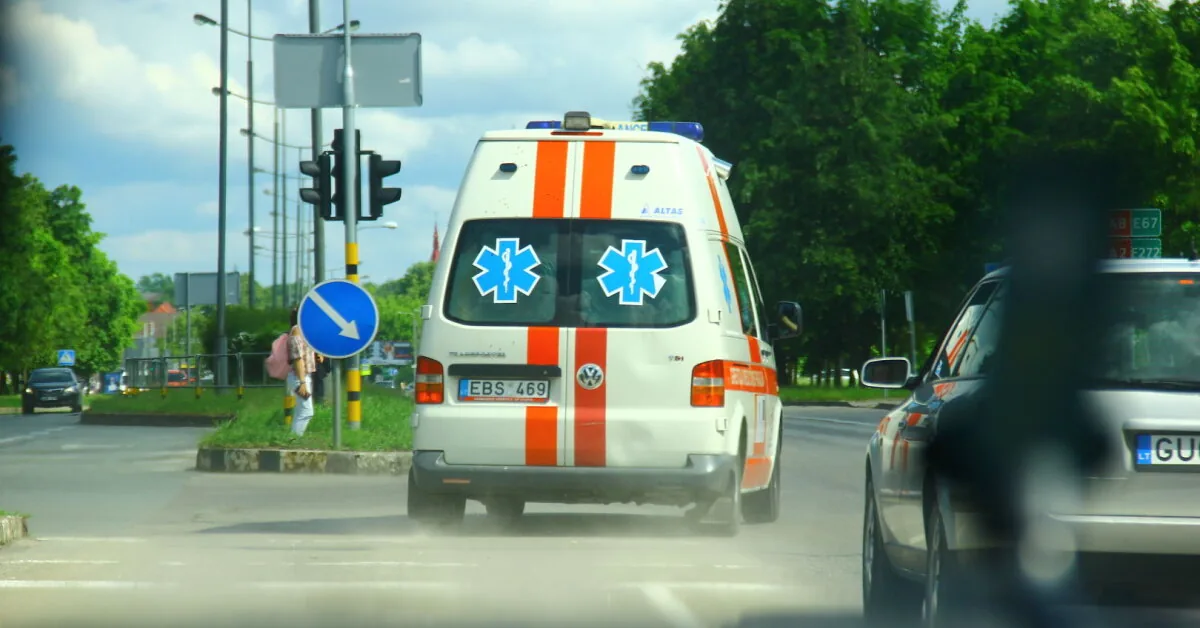 A young cyclist was injured in Jonava: firefighters carried him to the medics from a steep hill