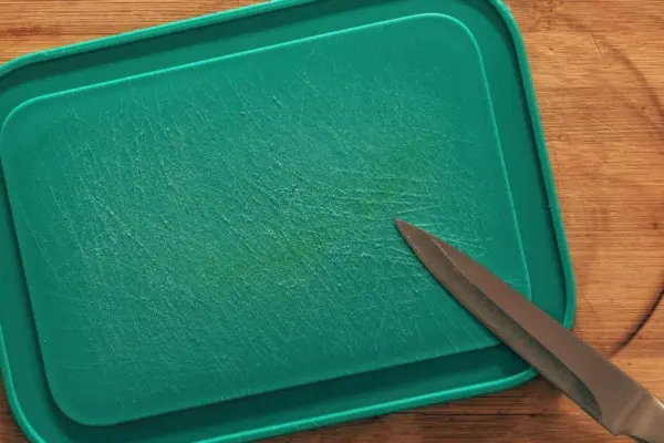 Oncologists' verdict on plastic cutting boards: is it time to throw them away?