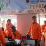 One person died after a ferry sank off the coast of Java: more than 100 rescued