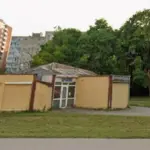 Legendary abandoned kiosk in Karoliniškės will soon be demolished