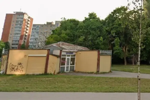 Legendary abandoned kiosk in Karoliniškės will soon be demolished