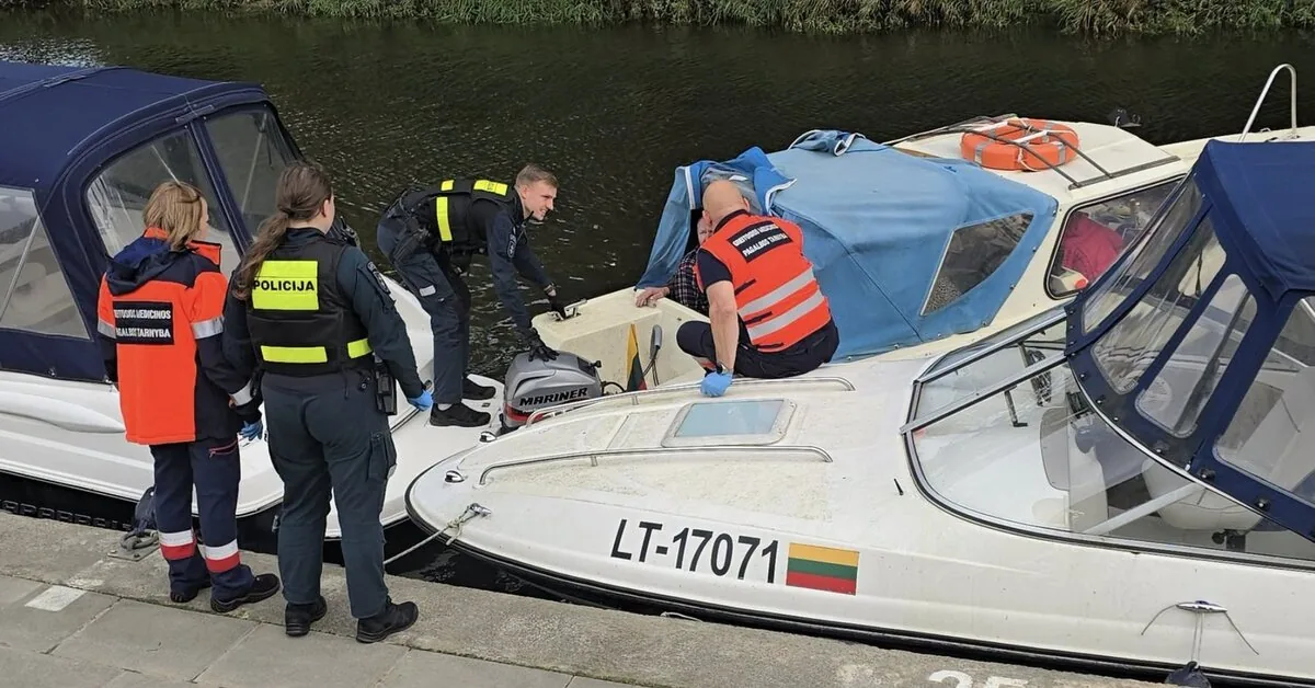 Tragedy narrowly avoided: A young man running by saved a man who fell into the river in Šilutė