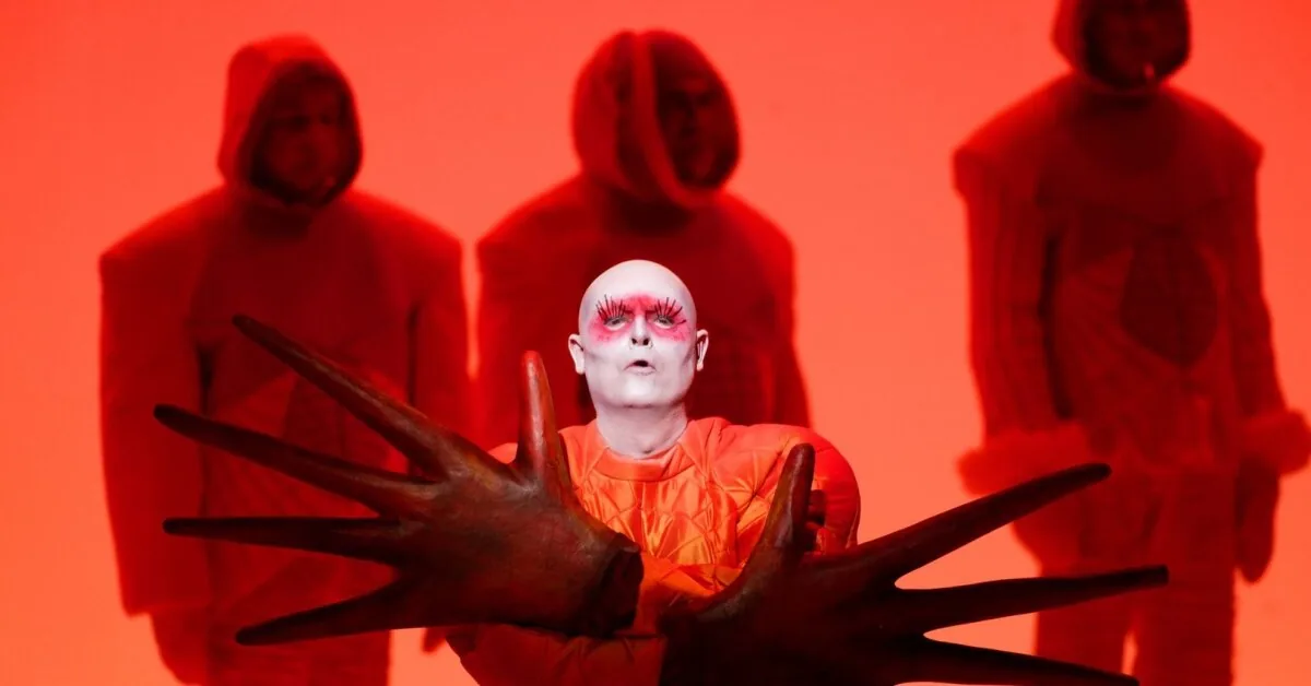 The new LNOBT season opened with a world premiere