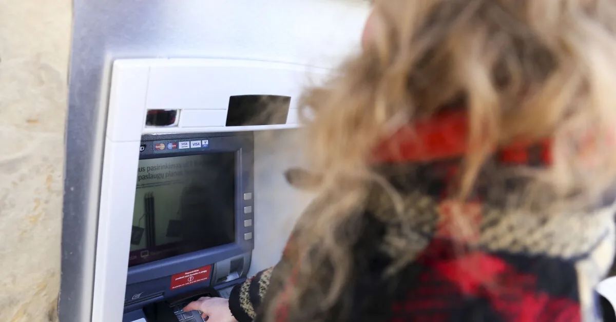 In Šiauliai, a woman approached on Senjorės Street and swindled 1 thousand euros