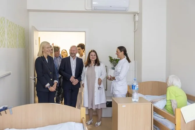 Vilnius Municipality photo / Additional wards installed at Mykolas Marcinkevičius Hospital for seriously ill patients.