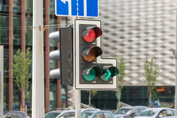 Į gatves grąžinami mirksintys šviesoforai: kaip jie veiks?