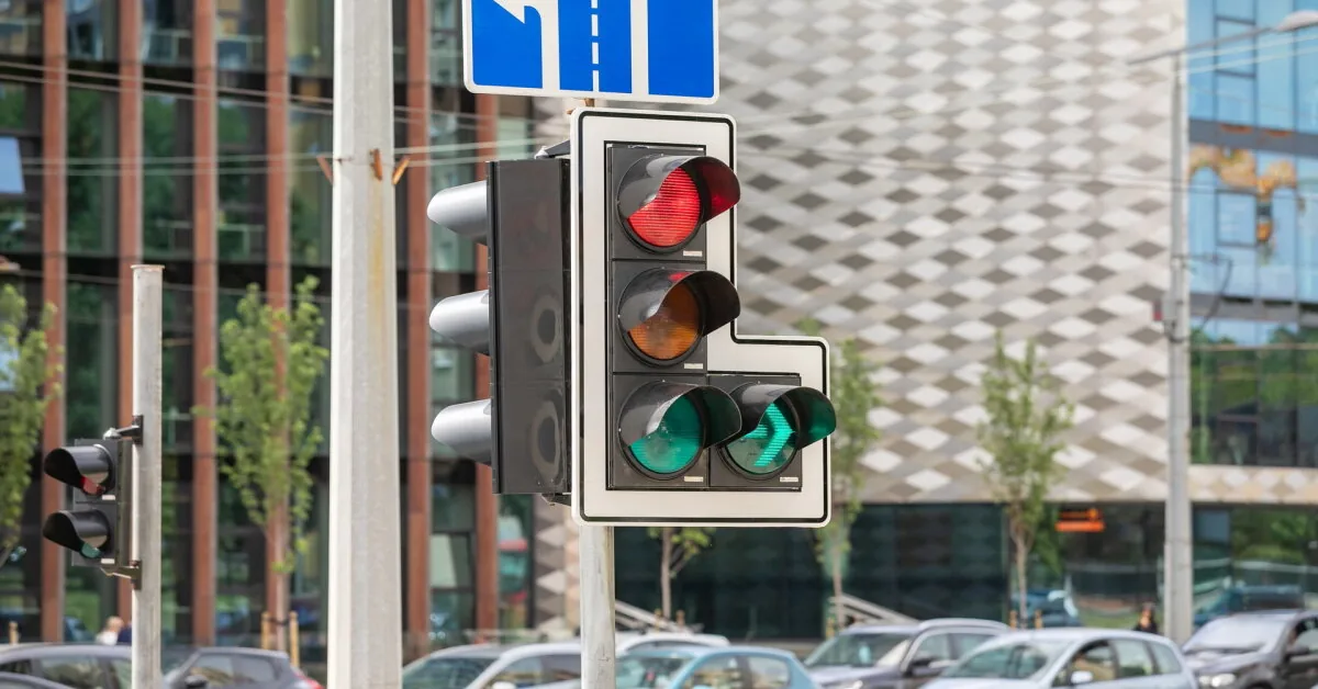 Į gatves grąžinami mirksintys šviesoforai: kaip jie veiks?