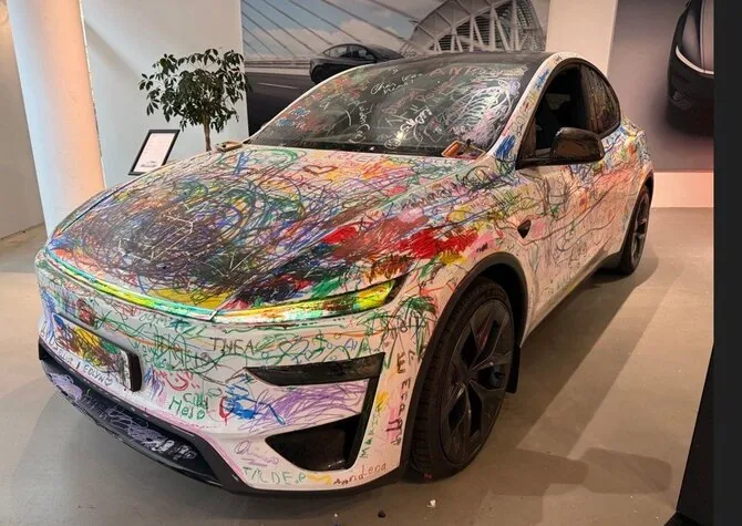 Organizatorių nuotr./Piešimas ant „Tesla“